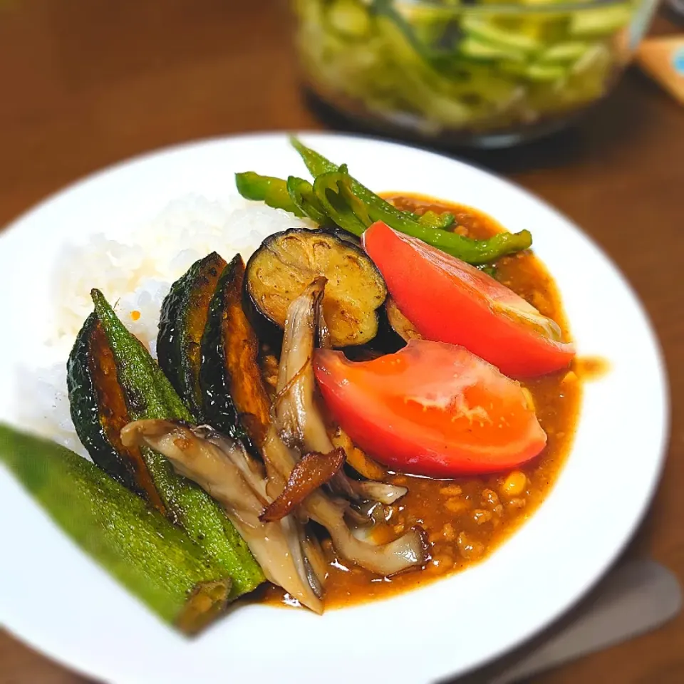 Snapdishの料理写真:夏野菜乗っけカレー|今日子さん