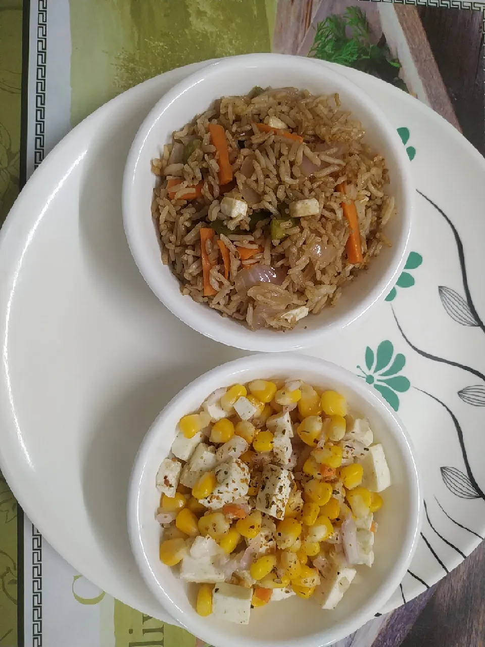 homemade corn paneer chaat with veg fried rice.. 😋😋😋|Shweta Guptaさん