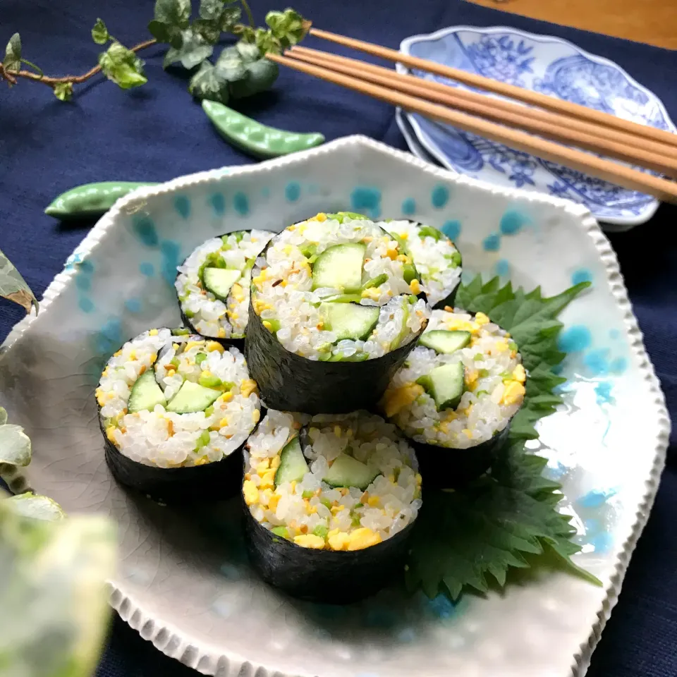 🌀食欲のない日は酢飯がいいね😊入り卵🥚と絹さや、胡瓜の混ぜ寿司巻き🥒|Hollyさん