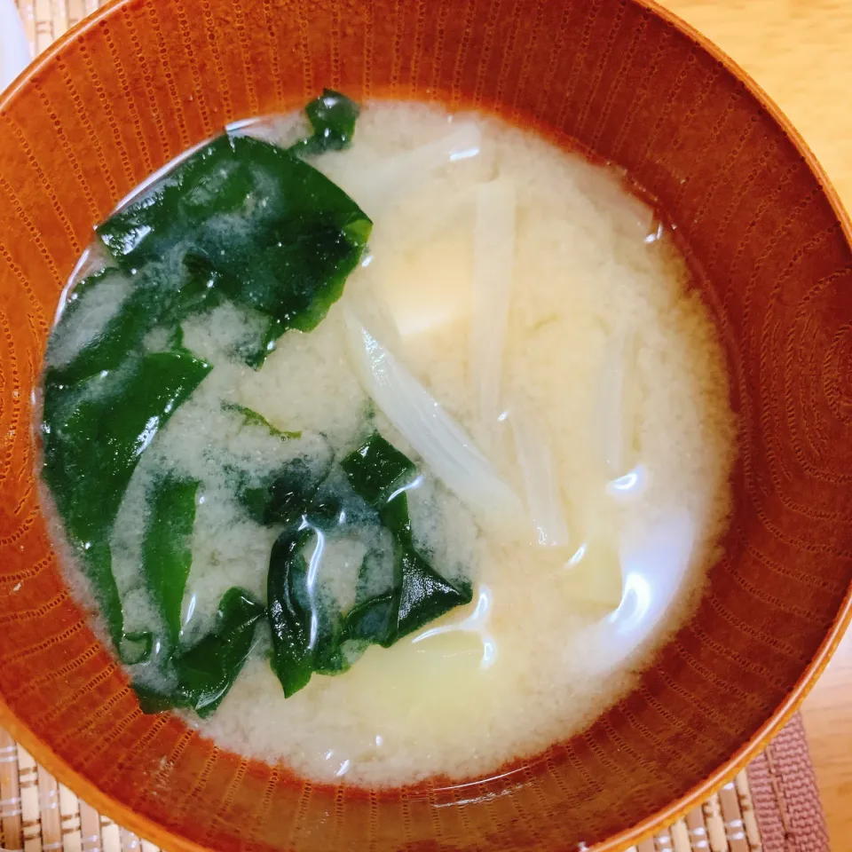 わかめとお豆腐とじゃがいものお味噌汁|みるさん