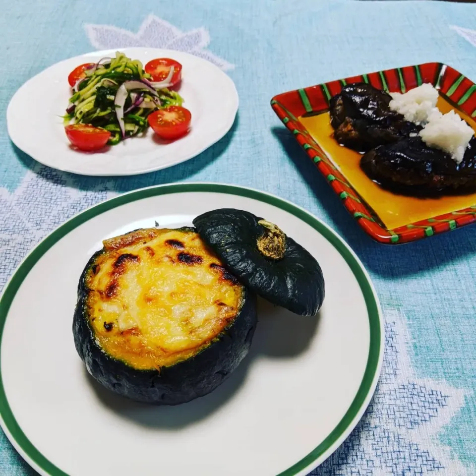 坊ちゃんかぼちゃグラタン
ナスのはさみ揚げ煮浸し
胡瓜🥒とピーマン、紫玉ねぎの千切り野菜のサラダ🥗|ヒカリーさん