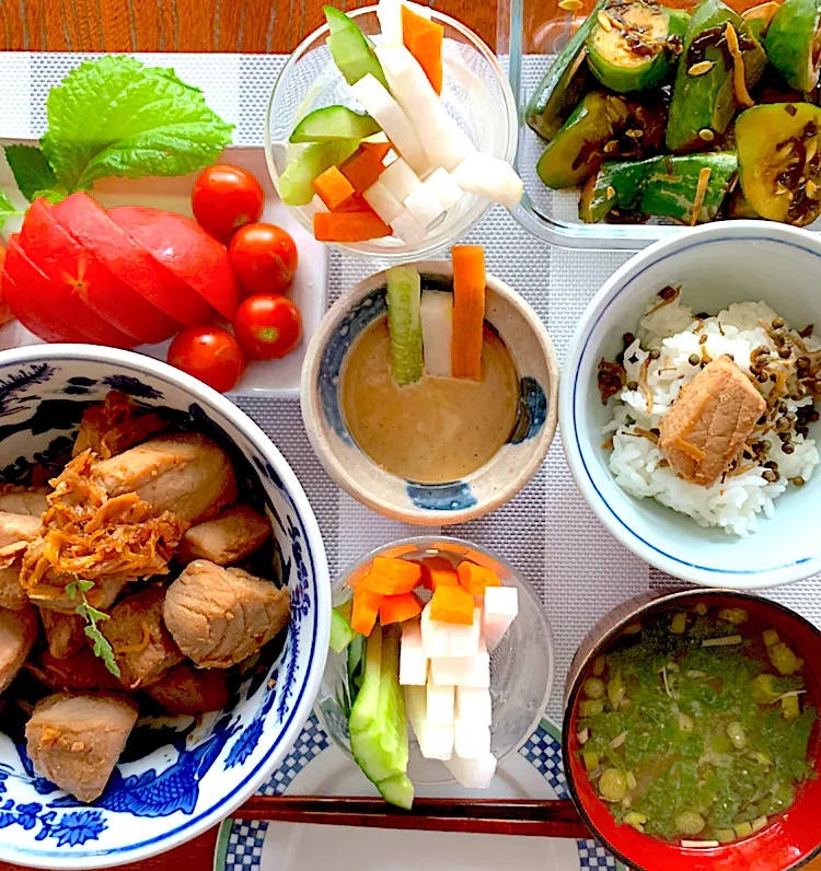 鮪の角煮と夏野菜でお昼ご飯|シュトママさん