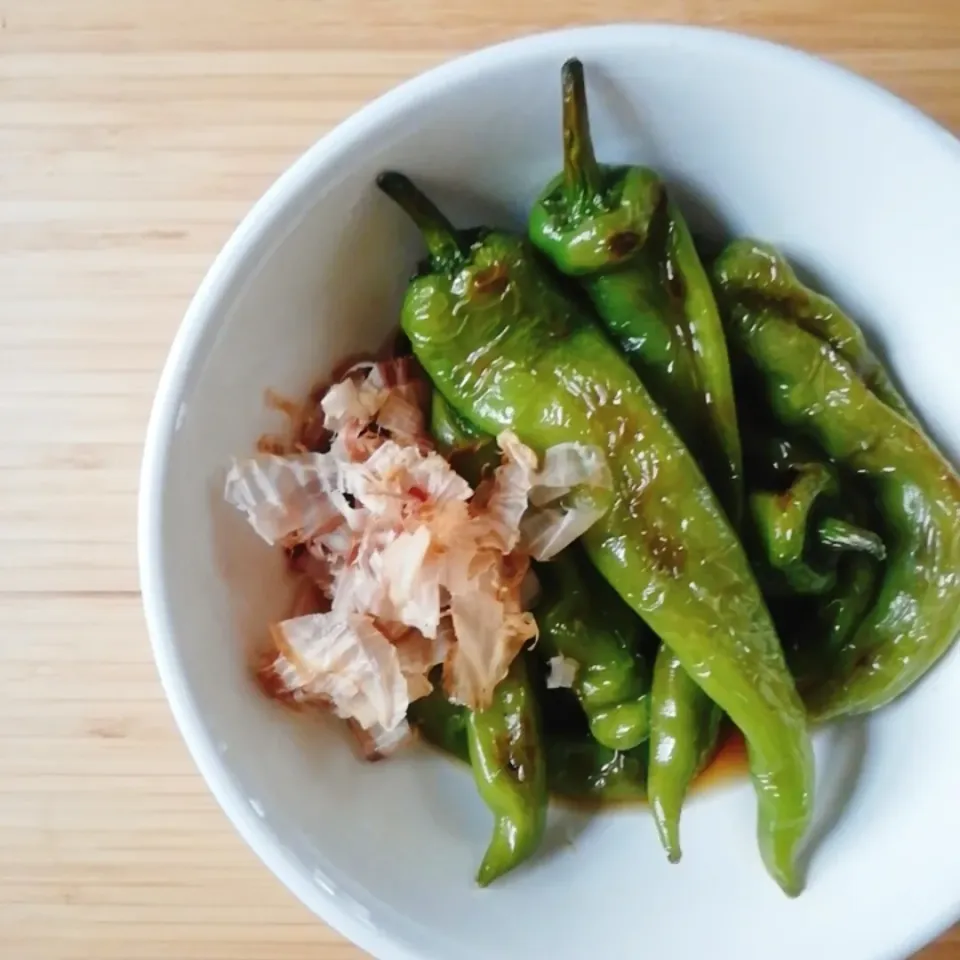 Snapdishの料理写真:万願寺とうがらしの焼浸し|野菜が主食さん