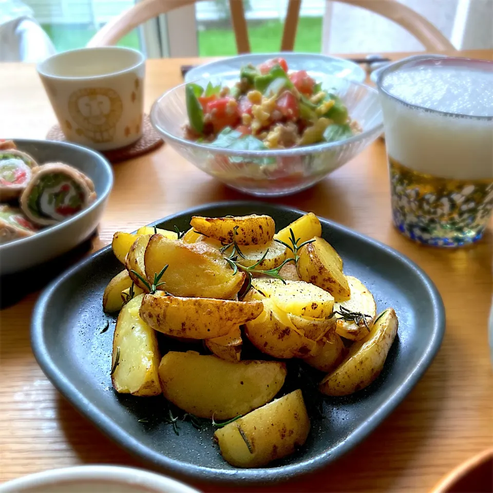 とだともさんの料理 ローズマリーポテト|むぎこさん