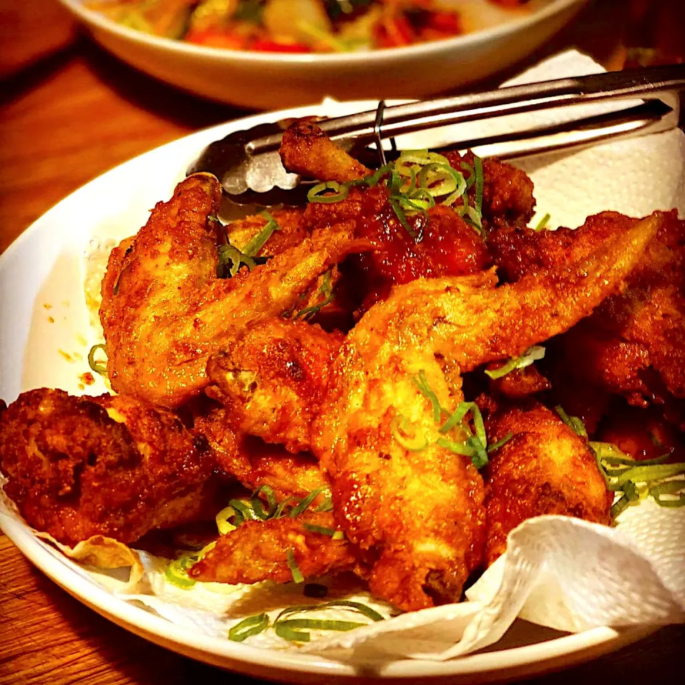 Everybody loves Chicken #chefemanuel  EFC with Spicy BBQ Dressing. & mixed Veg Salad #friedchicken #salad #homecooking #ilovecooking❤️  #cookingathome|Emanuel Hayashiさん