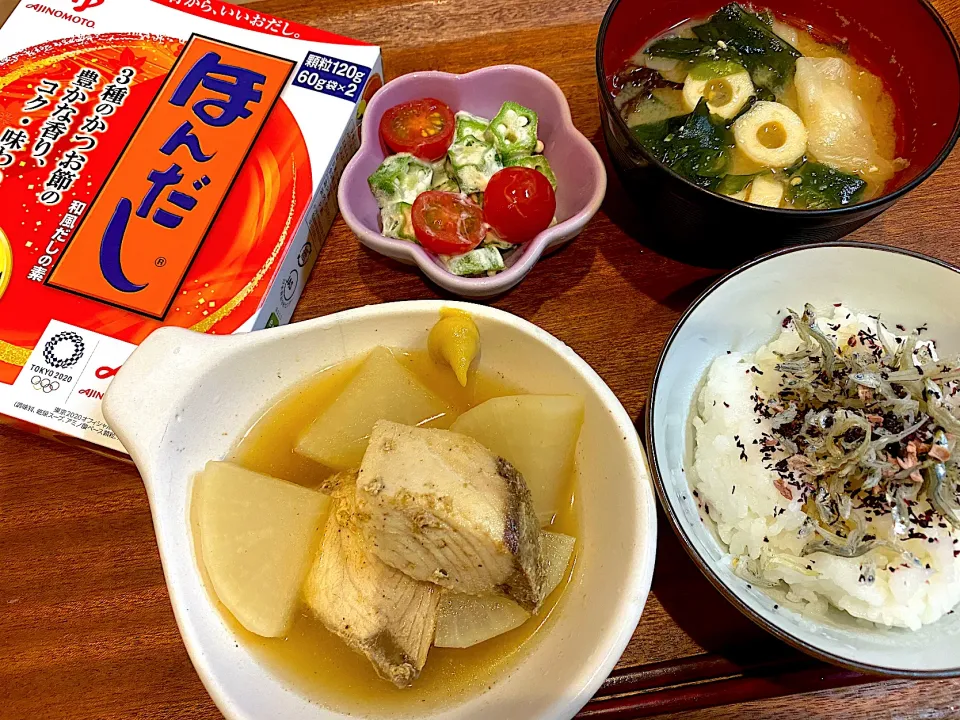 ぶり大根と竹輪とワカメの冷やし味噌汁🍚|かおちゃんさん