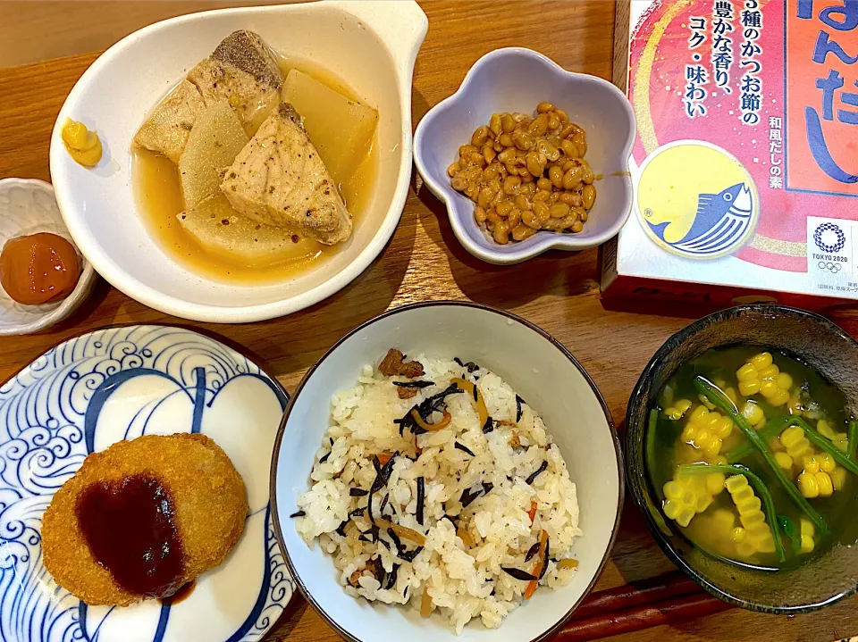 トウモロコシとほうれん草の冷やし味噌汁🍚かやくご飯|かおちゃんさん