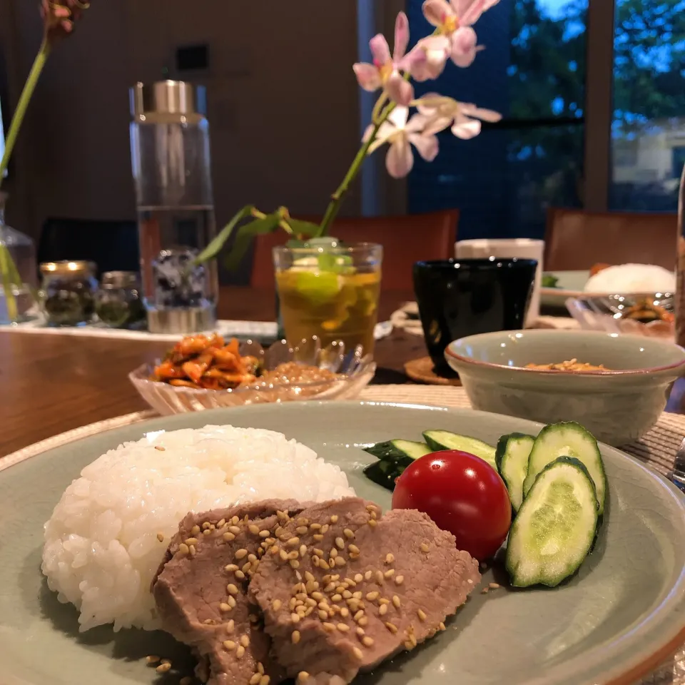 Snapdishの料理写真:ピリ辛韓国料理で夏バテしない体に👍柔らかsuyukと、カムジャタン、イカとエビの海鮮キムチと納豆で。|madamwongtableさん