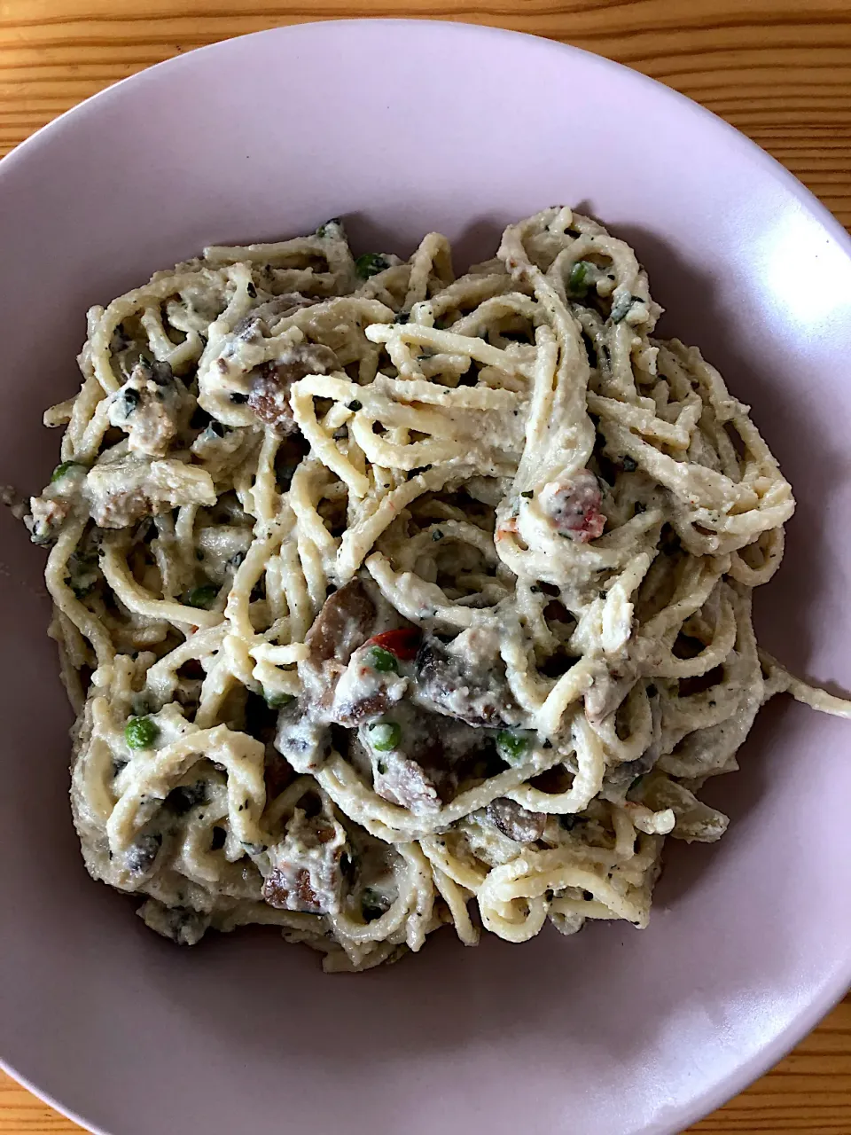 Spaghetti with creamy cashew sauce, vegan sausage and veggies|MissYumYumさん