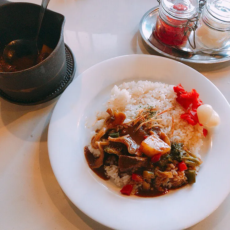 Snapdishの料理写真:にんにくの芽のビーフカリー🍛|ちゃみこさん