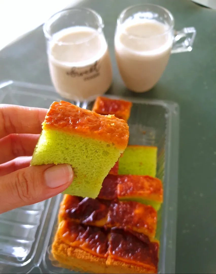 Breakfast w/ Pandan Cheddar Cheese Cake|envymaqueenさん