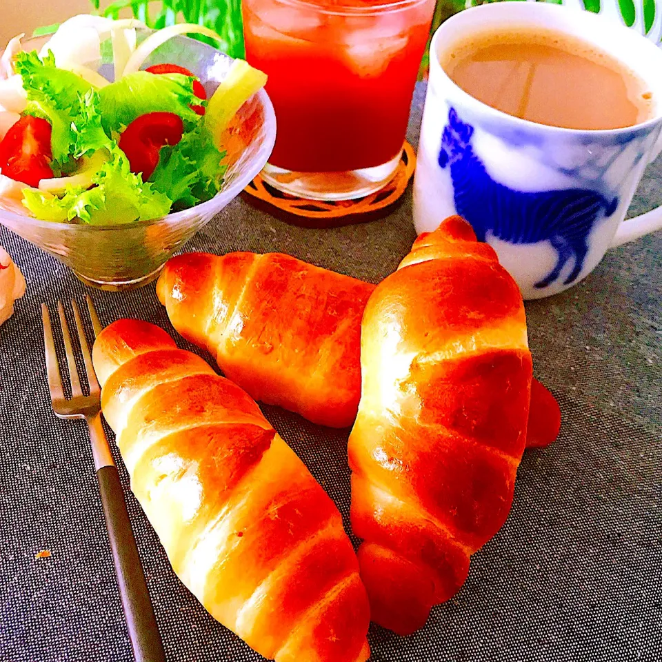 テレワークの合間に🥖ロールパンランチ　　いただきま〜す。😋|Sの食卓さん