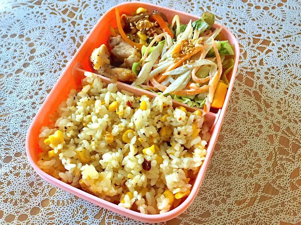 Snapdishの料理写真:娘へのお弁当
ハーブソルトで
トウモロコシ炒飯|🌻ako ·͜·♡peco🌻さん