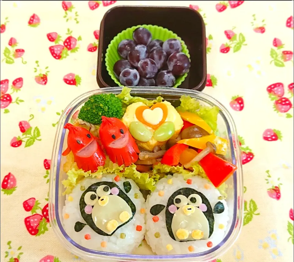 ペンギンおにぎり弁当❤️|みちゅあしさん