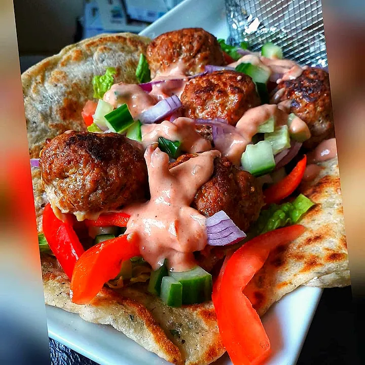 pork kofta meatballs and homemade naan bread|kelly2shoesさん