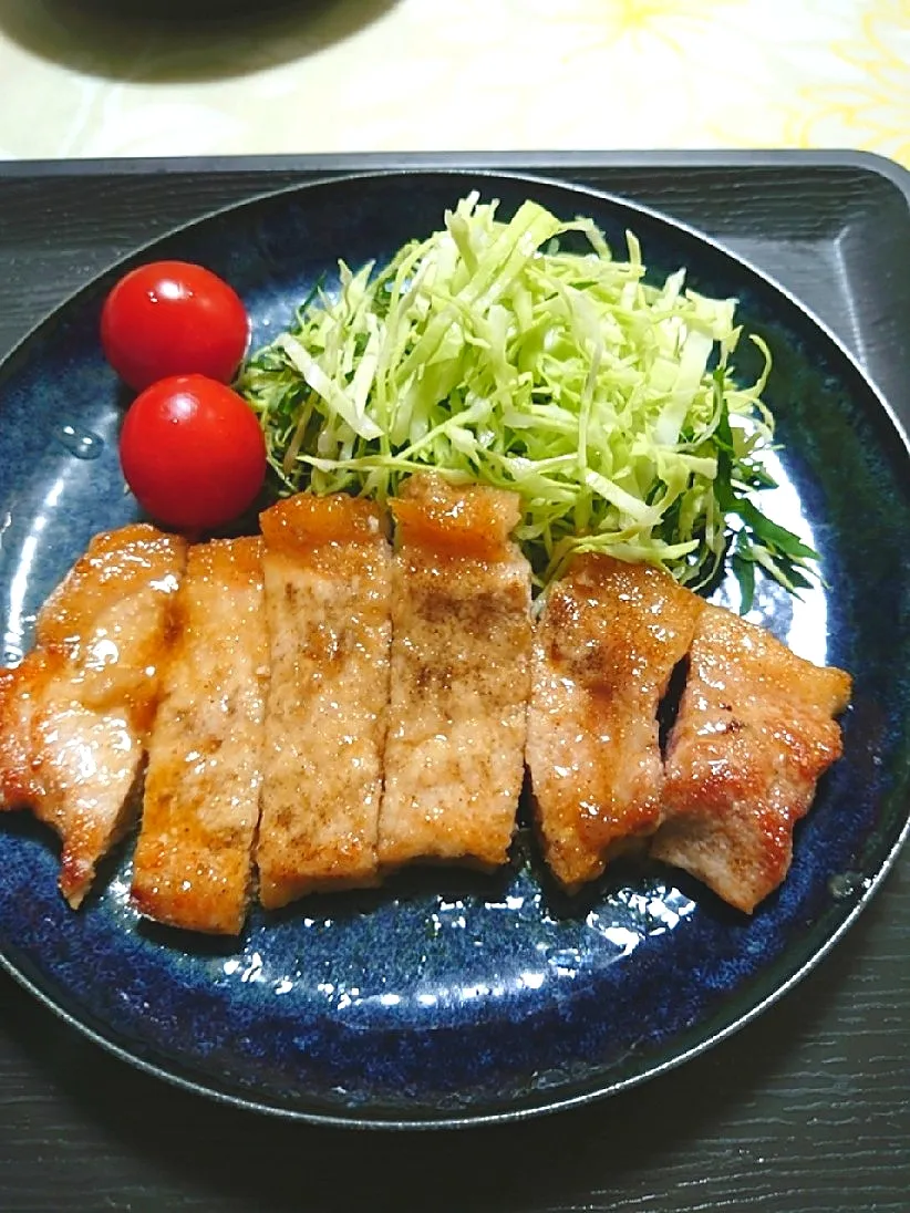 Snapdishの料理写真:トンテキ🐷

ソースはオイスターソースをアレンジしました。|🍒ふみりん🍒さん