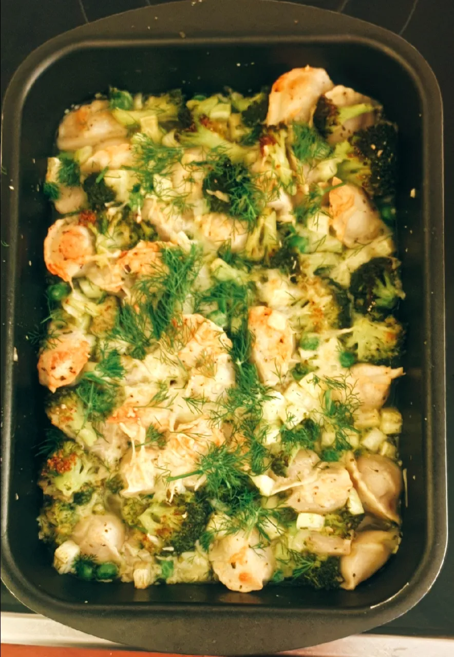 Oven baked dumplings with broccoli and peas|Justinaさん