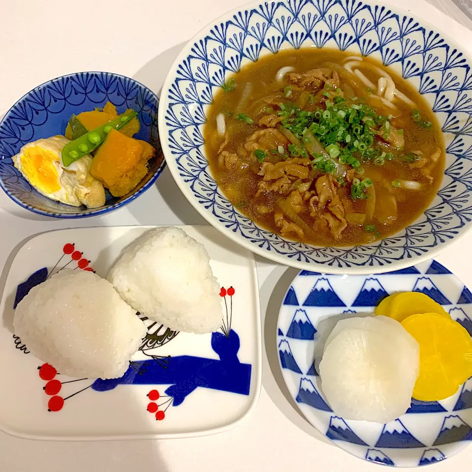 Snapdishの料理写真:夜ご飯☺︎おにぎり☆たくあん☆カレーうどん☆あぶ玉とかぼちゃ煮|とまこ(*^o^*)さん