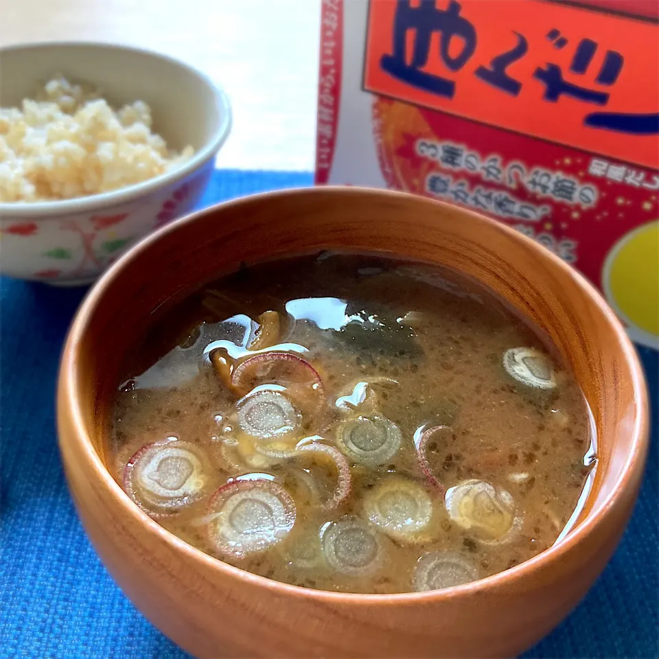 なめことみょうがとワカメの冷やし味噌汁|むぎこさん