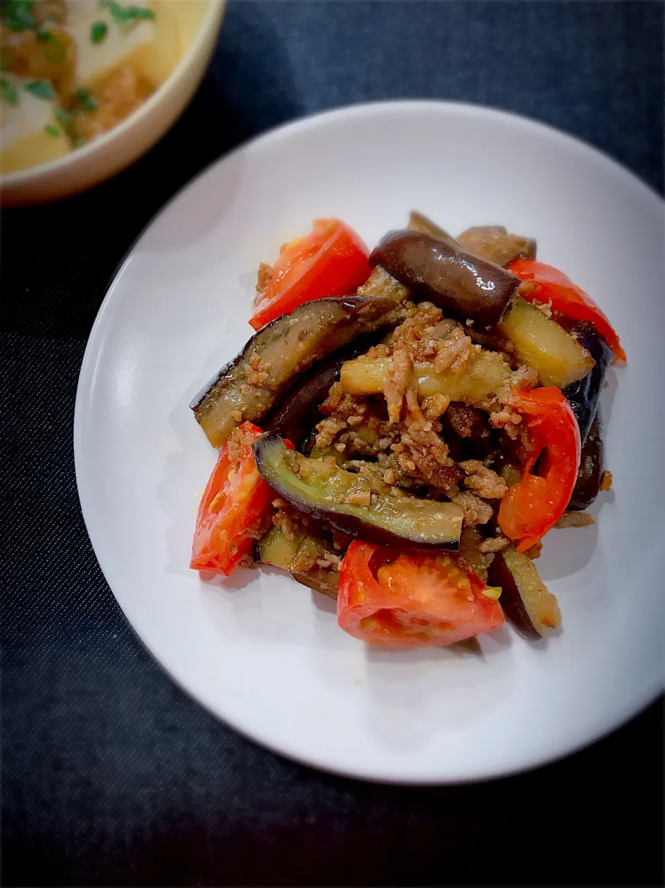 麻婆茄子🍆にトマト🍅入れてみました(๑>◡<๑)|めぐぐさん