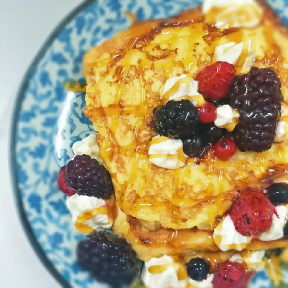 French Toast with Berries|Nura Hazさん