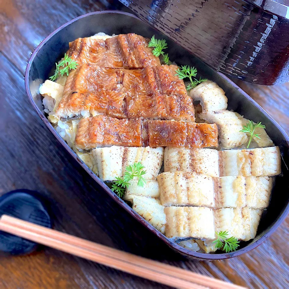 Snapdishの料理写真:かば焼きと白蒸しのあいのり弁当|Kさん