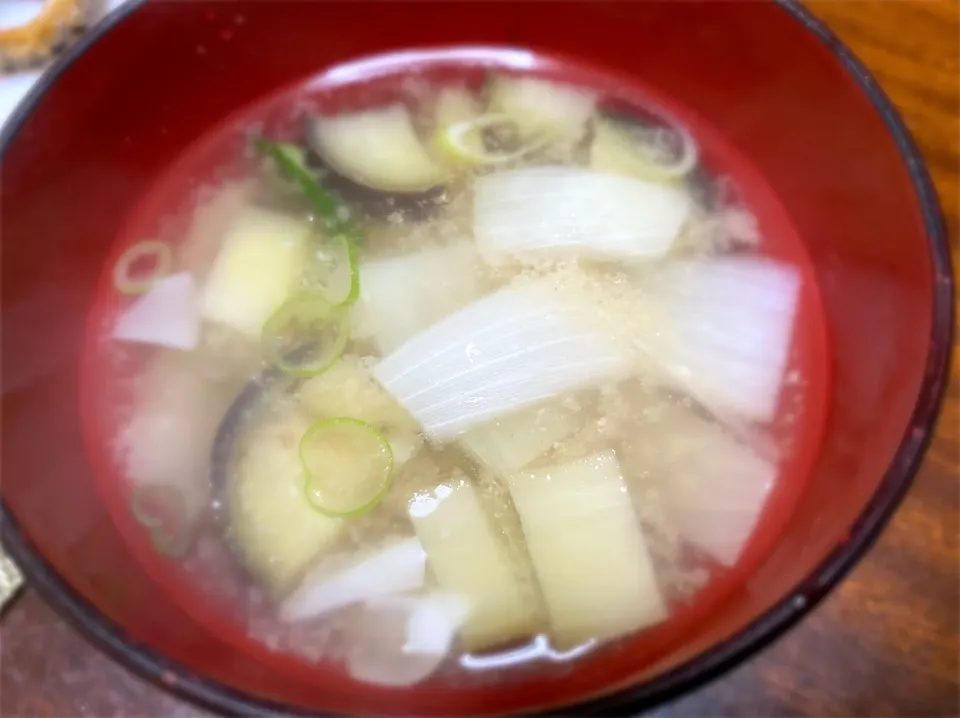 茄子と玉ねぎのお味噌汁|まるちゃんさん