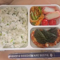 🍃青じそバーグのお弁当🍃

地味弁だけど、ﾌﾟﾗﾝﾀｰの青紫蘇を今朝ちぎって 鶏バーグにしました。
柔らかくってとっても美味しいレシピでした✩.*˚|クロ母さんさん