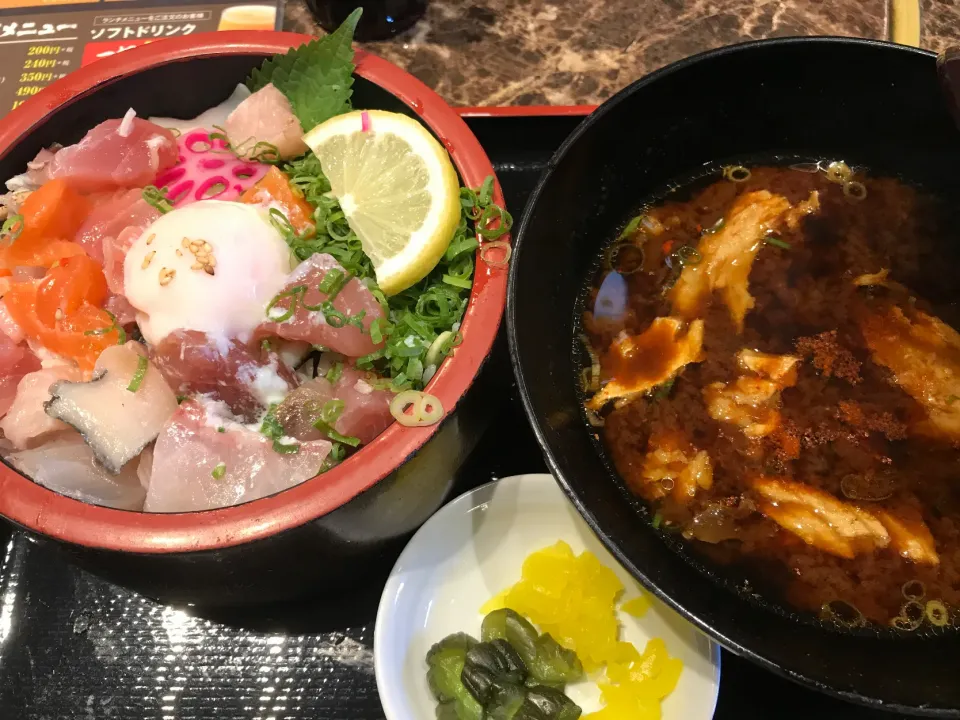 Snapdishの料理写真:漁師丼定食❣️ご飯大盛りで🍚|うまのしっぽさん