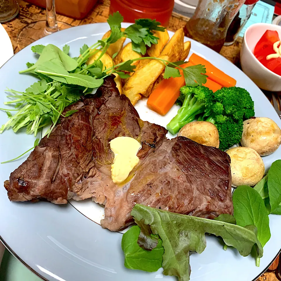 ドンキのメキシコ産ステーキ肉で塩麹ステーキ。|にょんにいさん