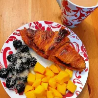 Snapdishの料理写真:pastry🥐  and fruit 🥭 breakfast  idea|karenさん