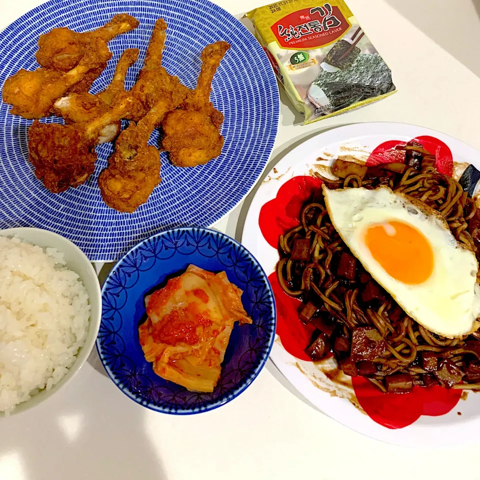 夜ご飯☺︎キムチ☆韓国海苔☆チューリップの唐揚げ☆ジャジャン麺|とまこ(*^o^*)さん