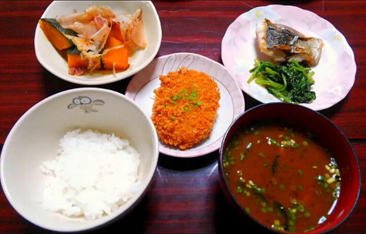 ７月３１日　鯵の塩焼き　ほうれん草のごま和え　かぼちゃの塩煮　枝豆コロッケ　お味噌汁|いもこ。さん