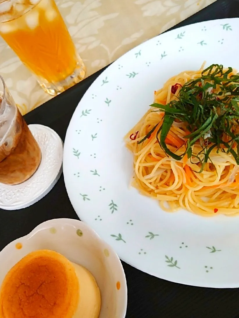 ランチはペペロンチーノ🍝

アイスコーヒーとチーズケーキも😋|🍒ふみりん🍒さん