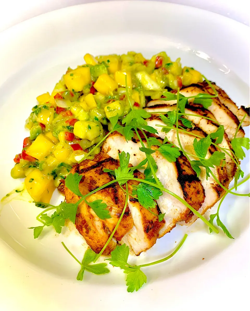 Cilantro Lime Grilled Spiced Chicken with Mango Avocado Salsa|gonbenさん