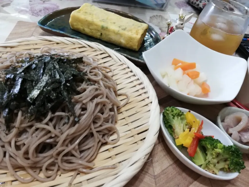 8/1
ざる蕎麦としらす葱入り卵焼きと作りおきでランチ😋|たえさん