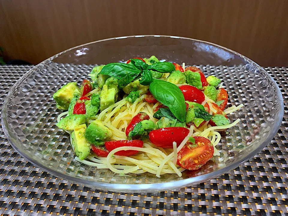 家庭菜園のトマト🍅とバジルを使って|みっきーさん