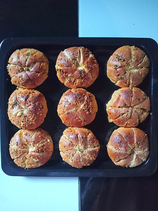 Korean Garlic Cheese Bread|Enggar Praditasiwiさん