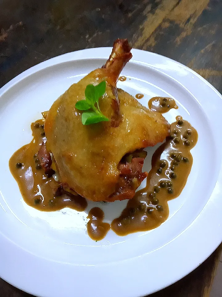 Snapdishの料理写真:duck leg confit, with sauteed potatoes bacon and mushroom|chezgastonklさん