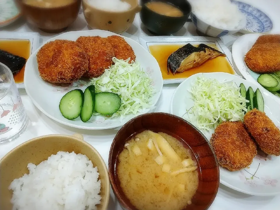 コロッケ&サラダ
黒カレイの煮付け
お味噌(えのき、油揚げ)|プリン☆さん