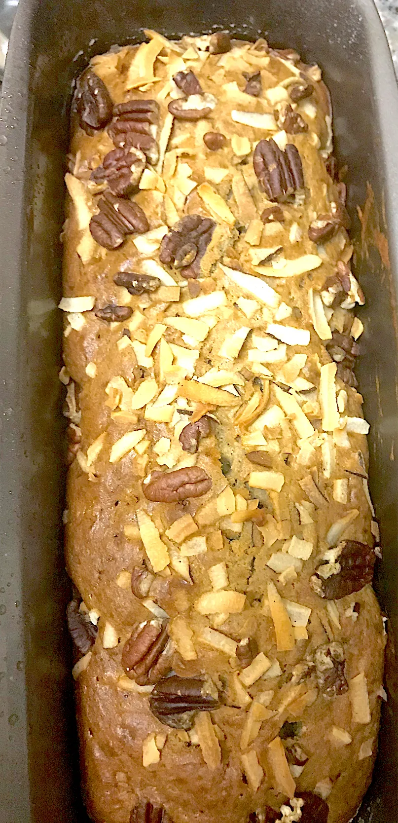 Banana bread with pecan nuts and coconut chips|FRCさん