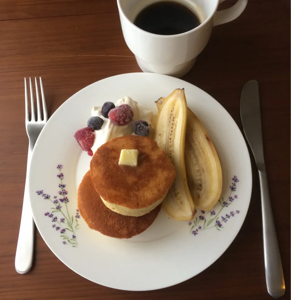 Snapdishの料理写真:ふわふわ厚焼きパンケーキ|penseesさん