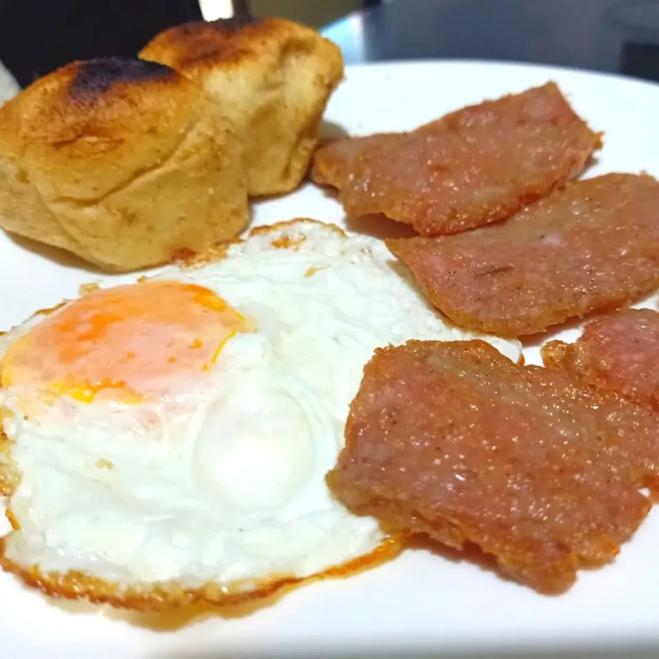 Homemade Spam with Egg and Pandesal|The Wretched Chefさん