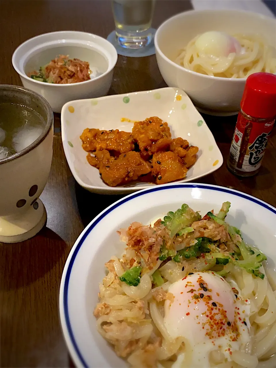 Snapdishの料理写真:冷やしうどん　温泉卵　ゴーヤと玉ねぎのマリネおかかがけ　鶏唐揚げの辛味餡和え　蕎麦茶|ch＊K*∀o(^^*)♪さん