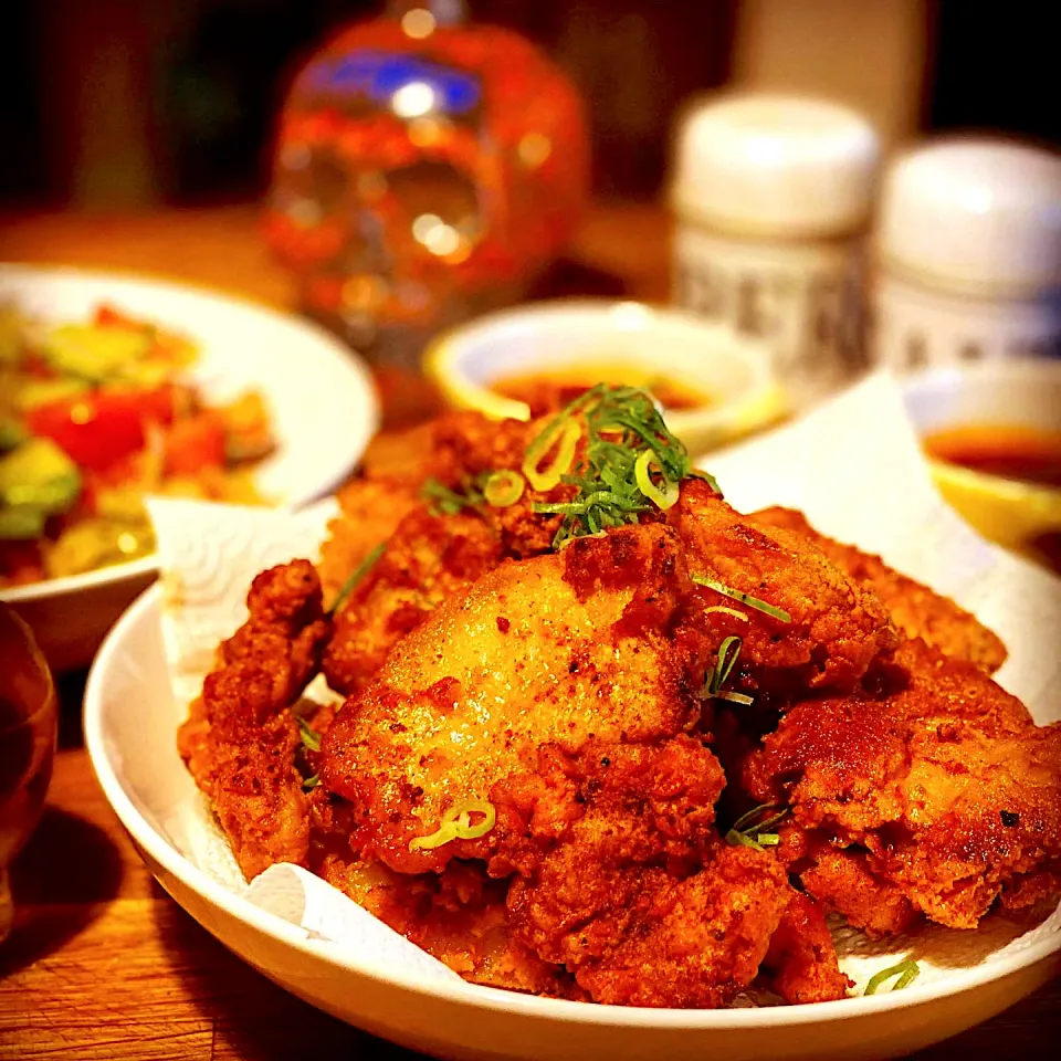 Sunday late Lunch Marinated Sliced Pork Loin in Sesame oil , lemon juice,  Fresh Garlic,seasoned with BBQ spice , then Deep Fried Karaage style with a Garlic BB|Emanuel Hayashiさん