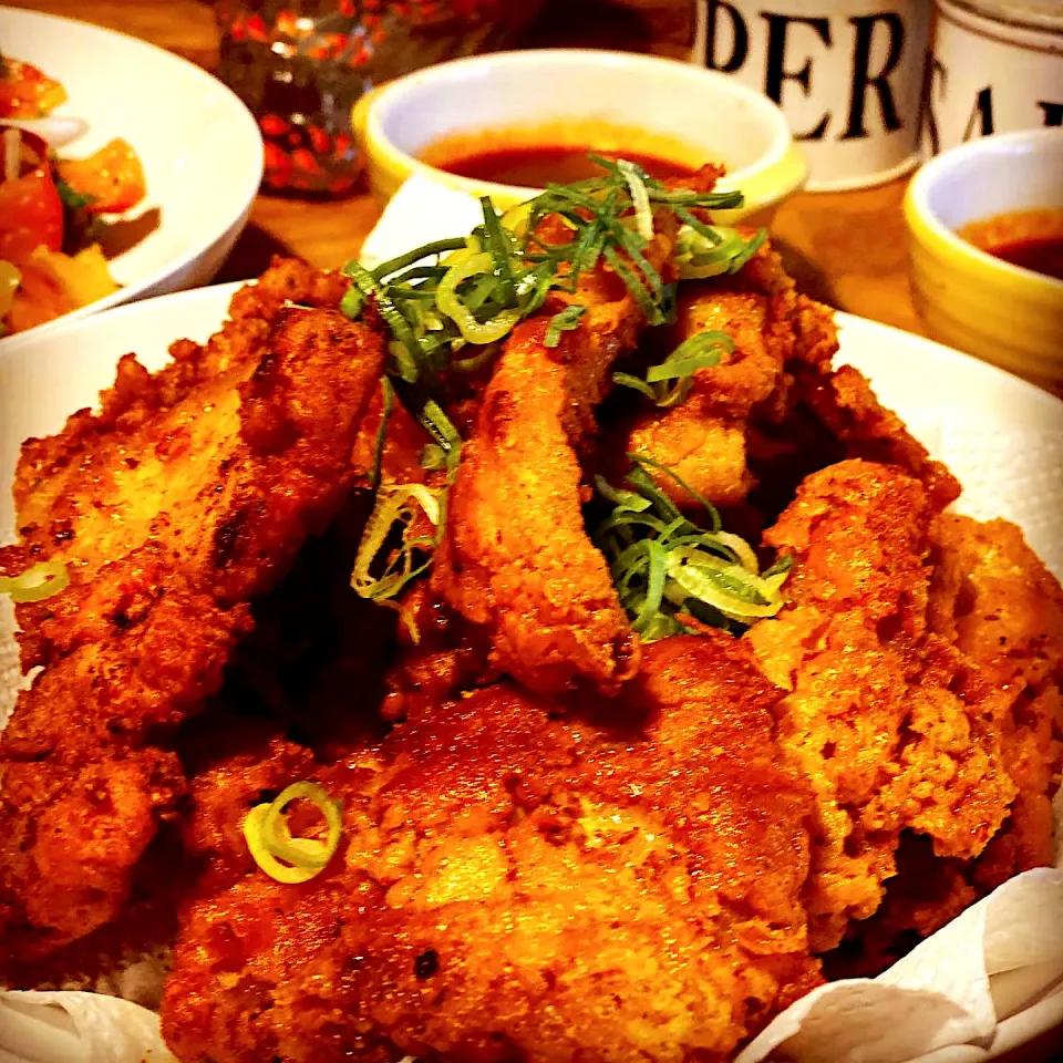 Sunday late Lunch Marinated Sliced Pork Loin in Sesame oil , lemon juice,  Fresh Garlic,seasoned with BBQ spice , then Deep Fried Karaage style with a Garlic BB|Emanuel Hayashiさん