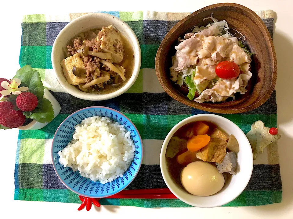 Snapdishの料理写真:おでん、ひき肉豆腐、冷しゃぶサラダ|syamさん