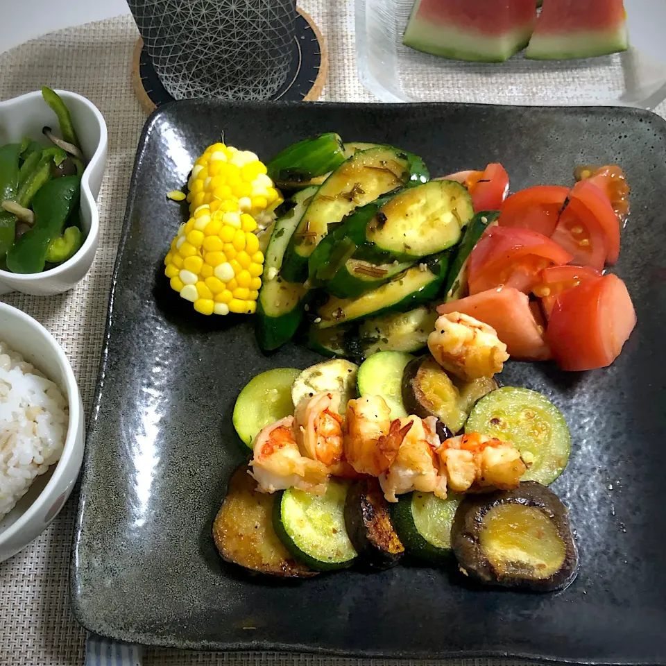 Snapdishの料理写真:8/2晩ご飯：海老と茄子ズッキーニのレモン醤油ソテー|ななみんさん