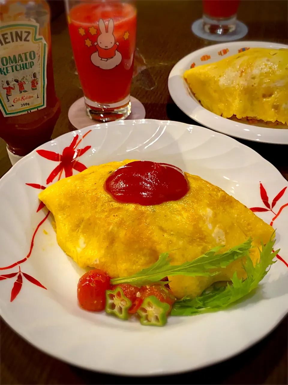 オムライス　チキン　ピーマン　人参　しめじ　トマトのマリネ　オクラ　水菜　スイカのジュース🍉|ch＊K*∀o(^^*)♪さん