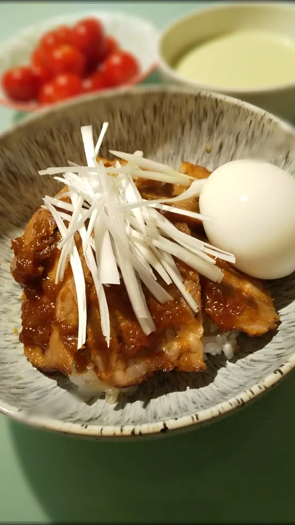 自家製チャーシューでチャーシュー丼❗️|かずにゃさん